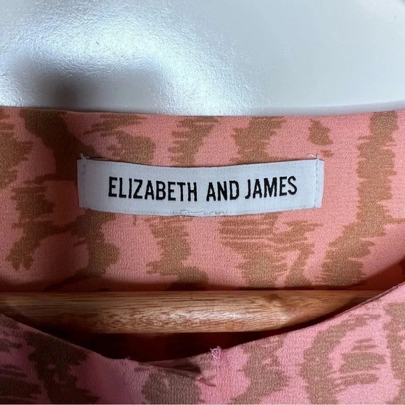 Elizabeth and James Animal Print Blouse Size Medium - Picture 7 of 9